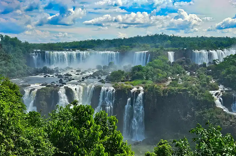 Cataratas del Iguazú (Lado brasilero) y Parque de las Aves 🏞️ Itinerario, precios y consejos